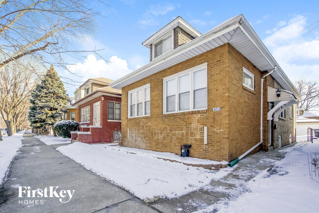 Building Photo - 3021 N Kostner Ave