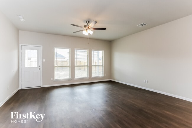 Building Photo - 7215 Victorville Dr
