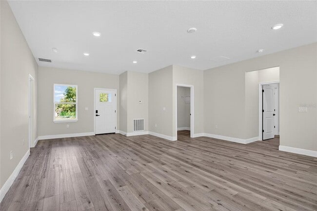 Foto del edificio - 8030 N Galena Ave