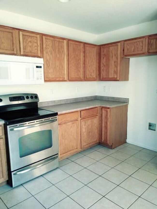 Foto del edificio - Nice 4bdrm + den in Avondale CWS