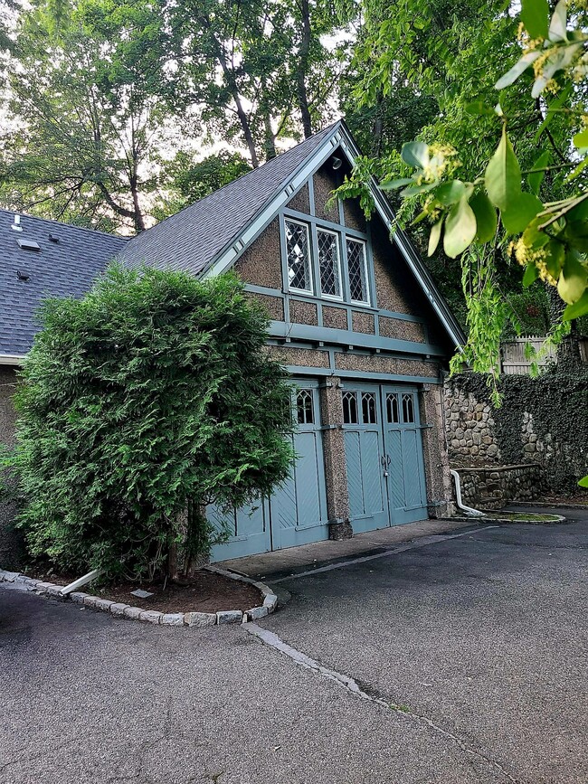 Building Photo - 29 Highland Ave