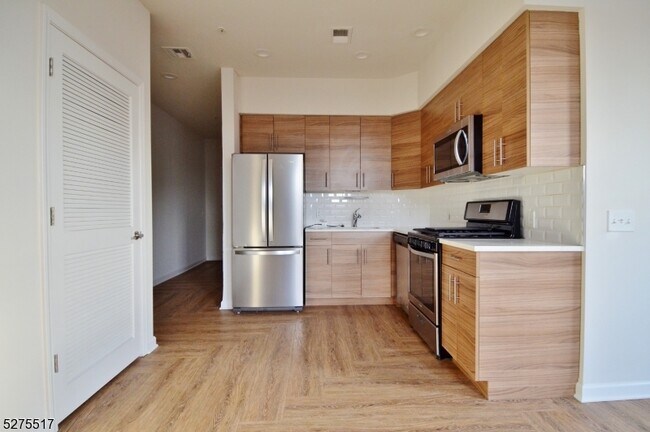 Building Photo - 156 Avenue F