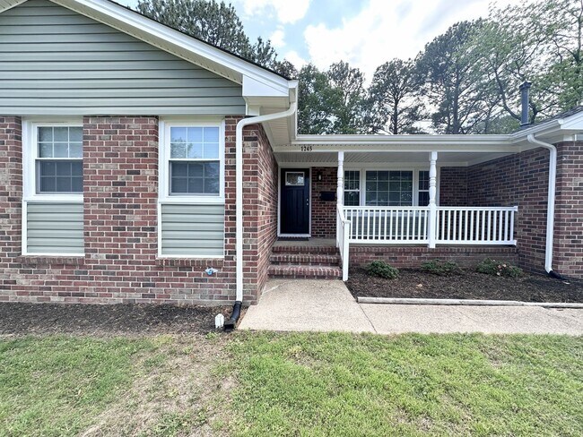 Foto del edificio - Waterfront Living in Chesapeake – Serene Views & Prime Location