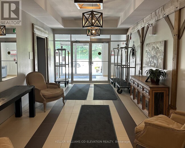 Entrance hallway - 40 Horseshoe Blvd
