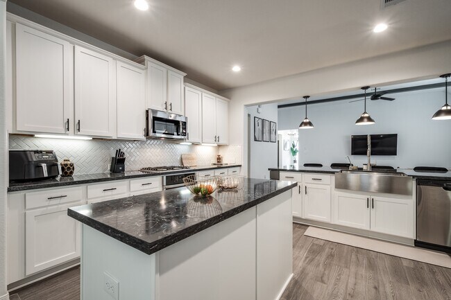 Foto del edificio - 14231 Angelina Dr