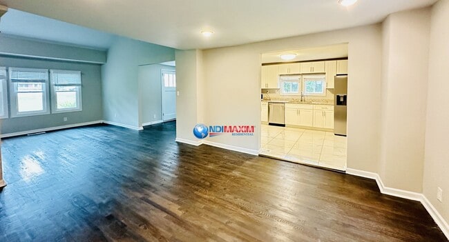 Photo - Renovated 4-bedroom ranch in Stone Mountain House