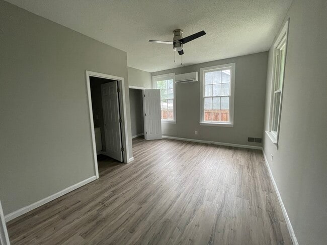 Building Photo - 1157 Olympia Ave