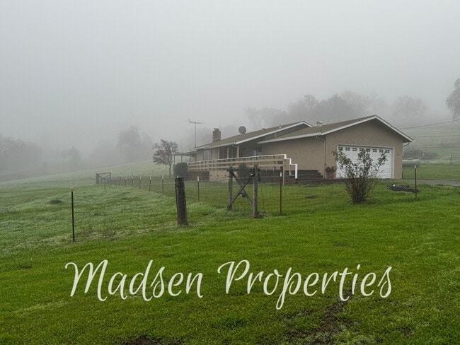 Building Photo - 784 Flag Creek Rd