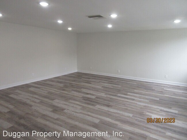 Building Photo - 3 br, 1.5 bath House - 12900 Vaughn St