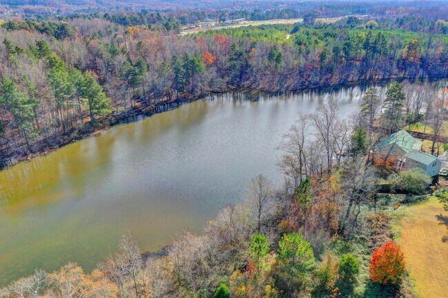 Community Lake - 5950 Stargazer Way