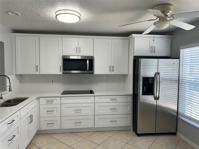 Foto del edificio - 2 Bedroom 2 Bathroom Condo in Gated Community of Cypress Lakes