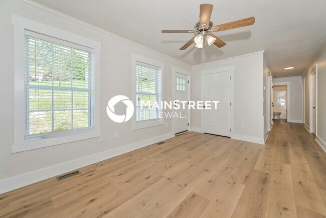 Building Photo - 3 Bedroom Pet-Friendly Home in LA FOLLETTE...