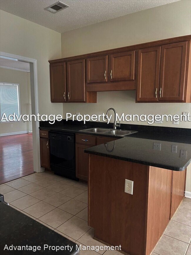 3 br, 2.5 bath House 9326 S. Fairmont Cir. House Rental in