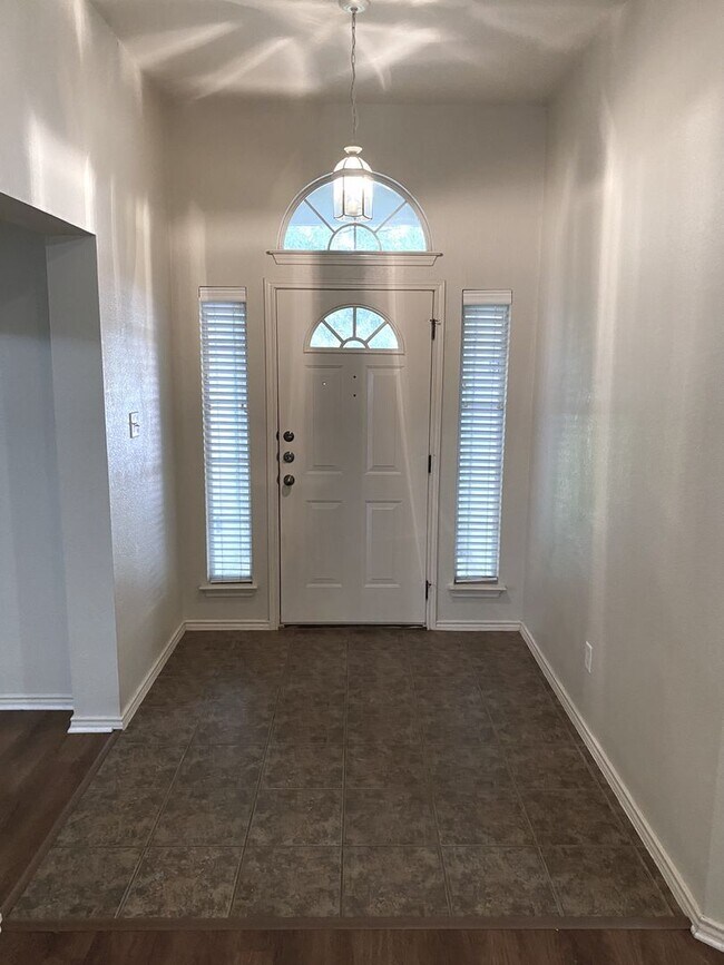 Foto del edificio - Amazing 3 bedroom home in the coveted 78717!