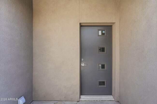 Building Photo - 2727 E Thomas Rd