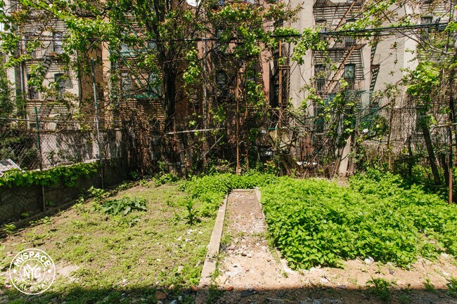 Building Photo - 253 Stanhope St