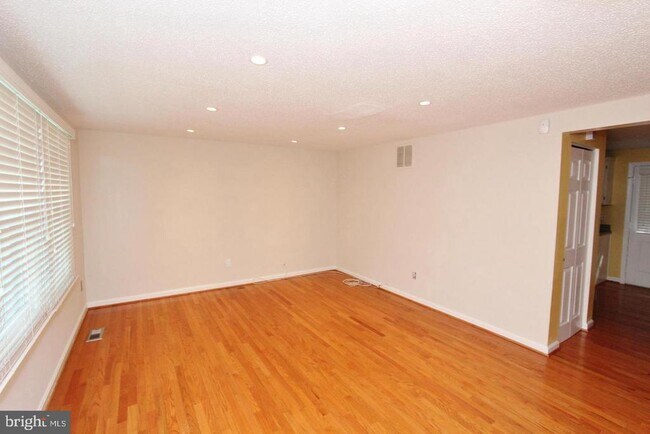 Building Photo - 3288 Wyndale Ct