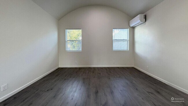 Foto del edificio - 1661 N Mountain View Ave