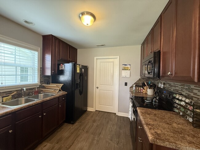 Building Photo - 508 Jasmine Ln