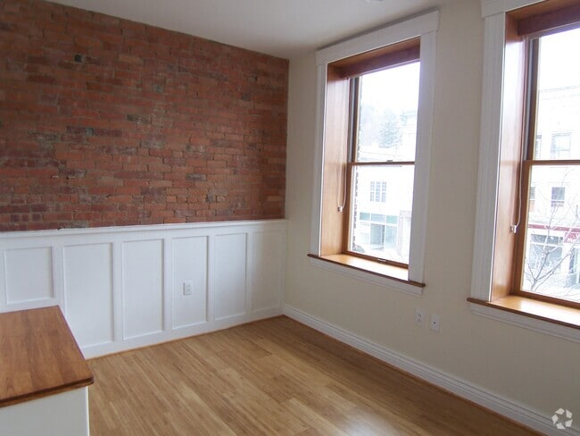 Building Photo - 208 N Franklin St