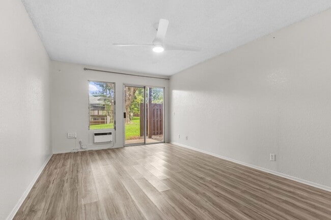 Building Photo - Pet-Friendly 2-Bed Gem | Steps from Leeward CC