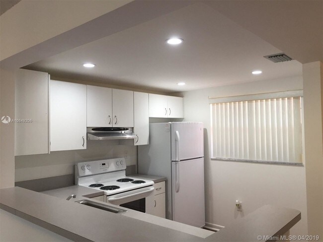 Building Photo - 10815 SW 112th Ave