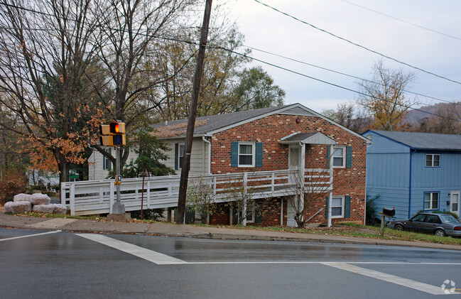 Building Photo - 300 Carlton Rd