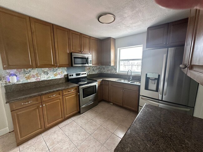 Foto del edificio - 775 Snead Cir