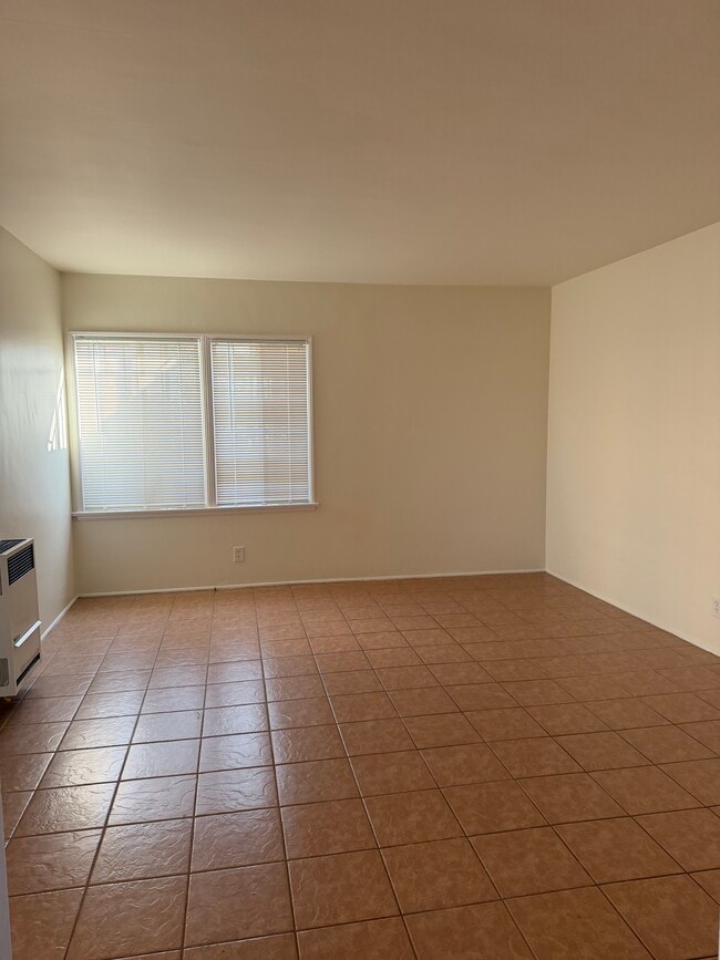 Living room - 6133 S Harvard Blvd