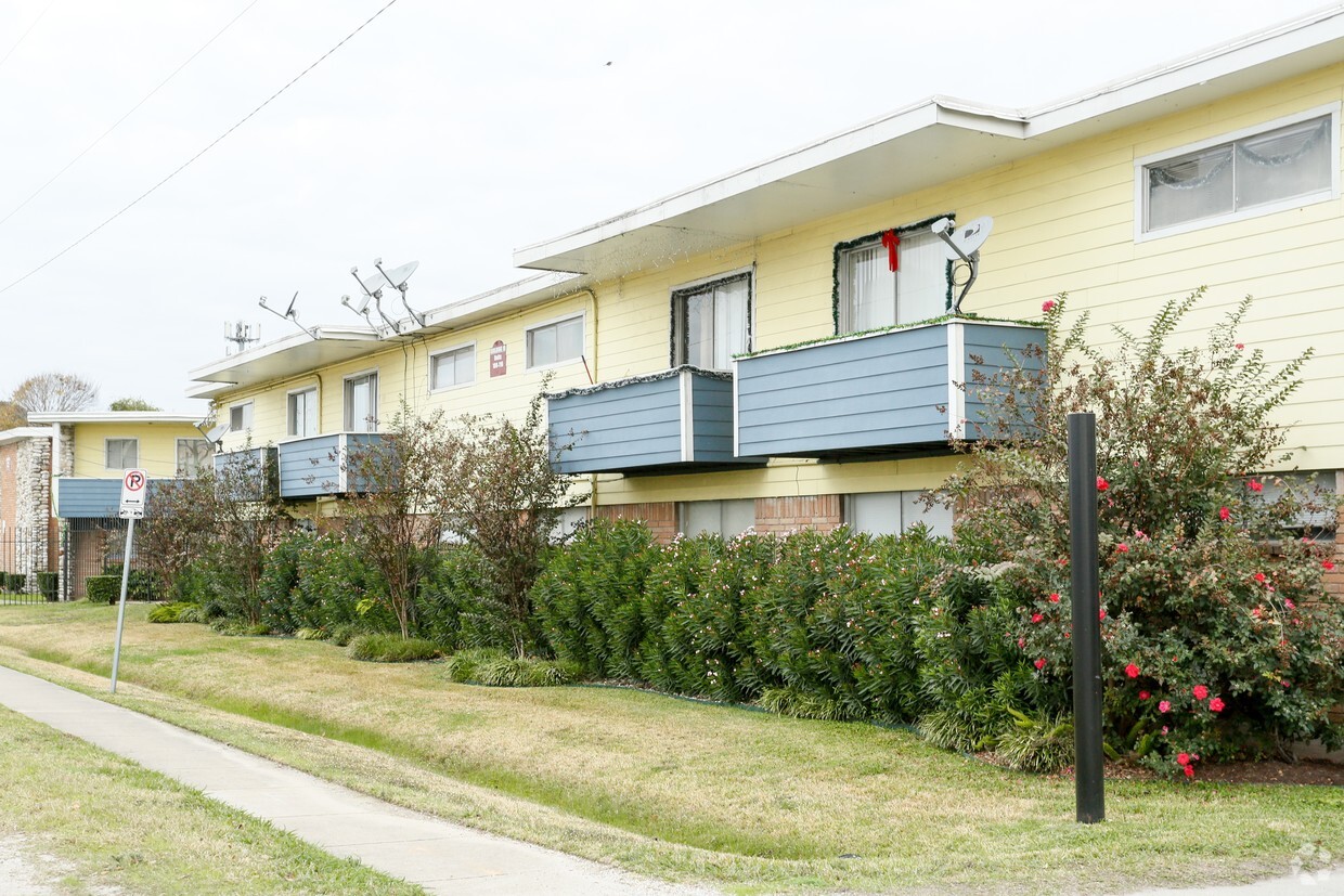 Building Photo - Glenview Apartments