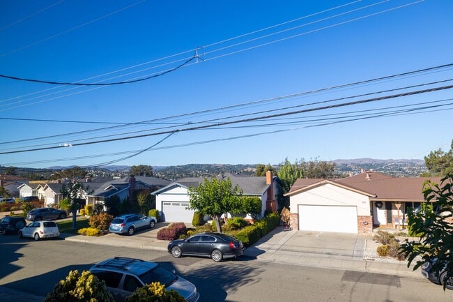 Building Photo - Charming 4-Bedroom Home with Scenic Views ...