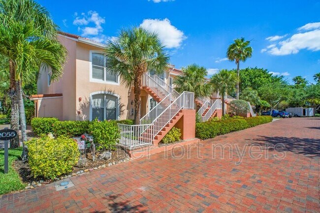 Building Photo - 2055 Cascades Dr