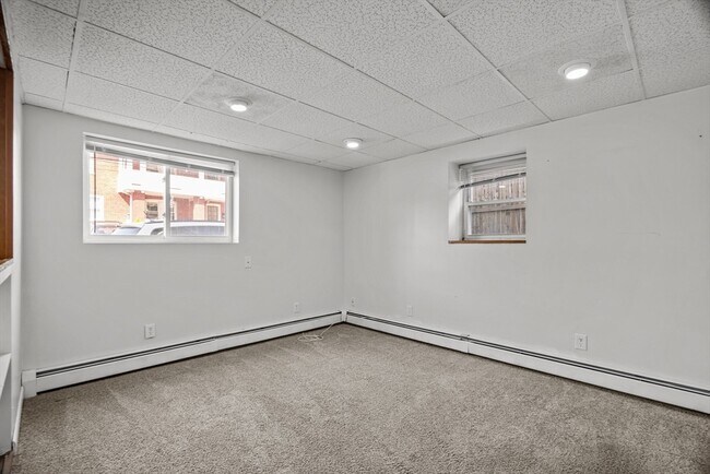 Foto del edificio - 13 Dickinson Ave