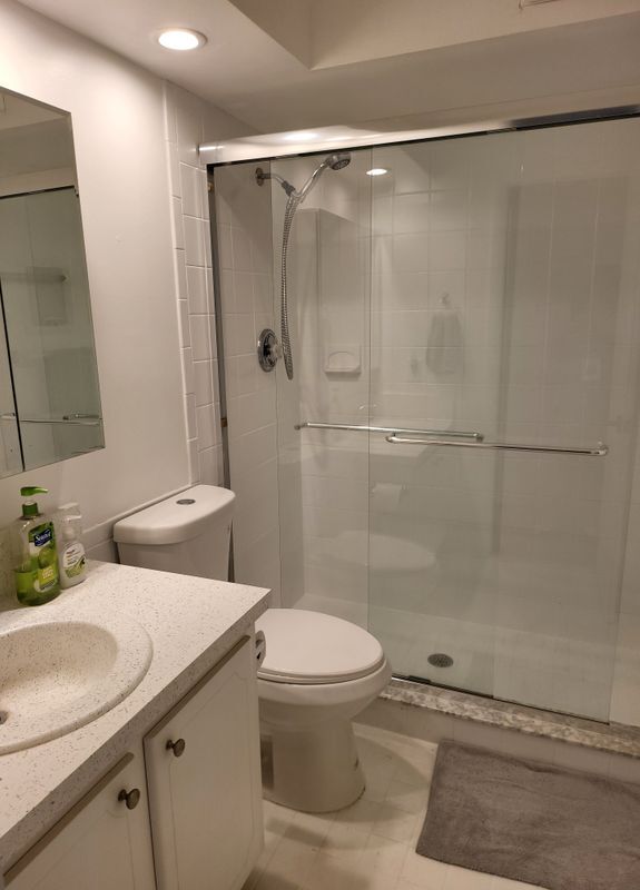 Foto del edificio - 100 Shore Ct