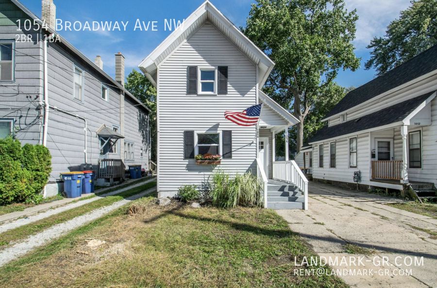 Primary Photo - Single Family Home - 2-3 bed, 1 bath - Lau...