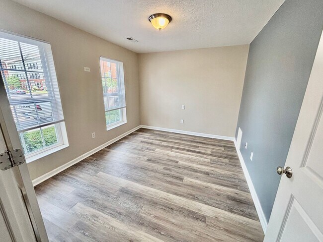 Foto del edificio - Experience Maintenance-Free Townhouse Livi...