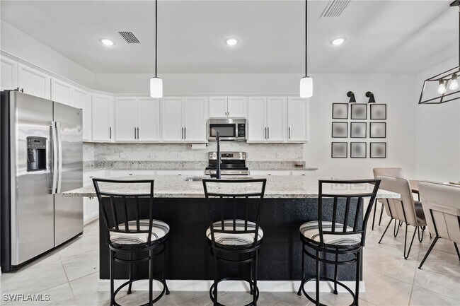 Building Photo - 14701 Cantabria Dr