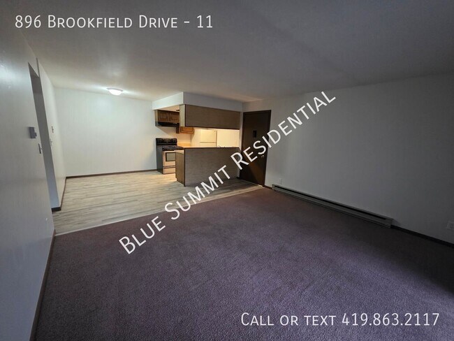 Building Photo - 896 Brookfield Dr