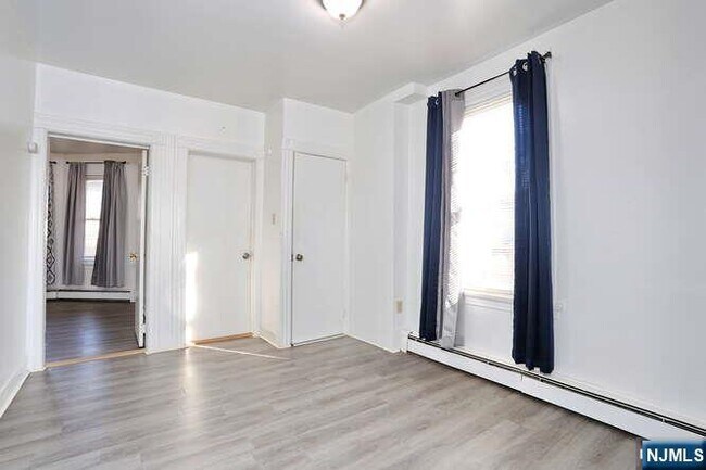 Foto del edificio - 68 Mohawk Ave