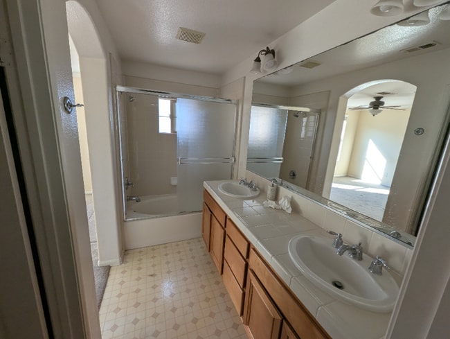 Building Photo - 2702 Escala Cir