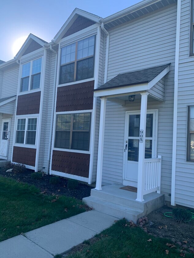 Primary Photo - 905 Upholland Ln