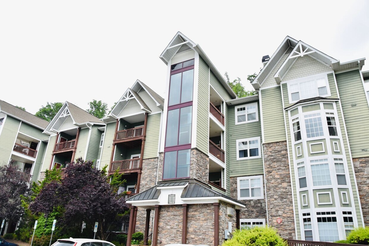 Foto principal - Asheville Condo Rental w/ Garage!