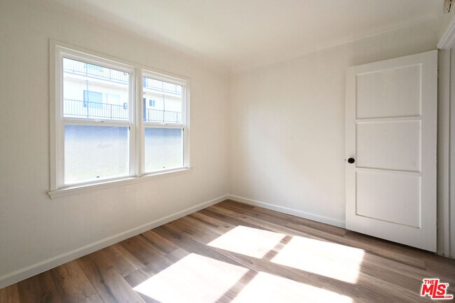 Foto del edificio - 4430 W 134th St