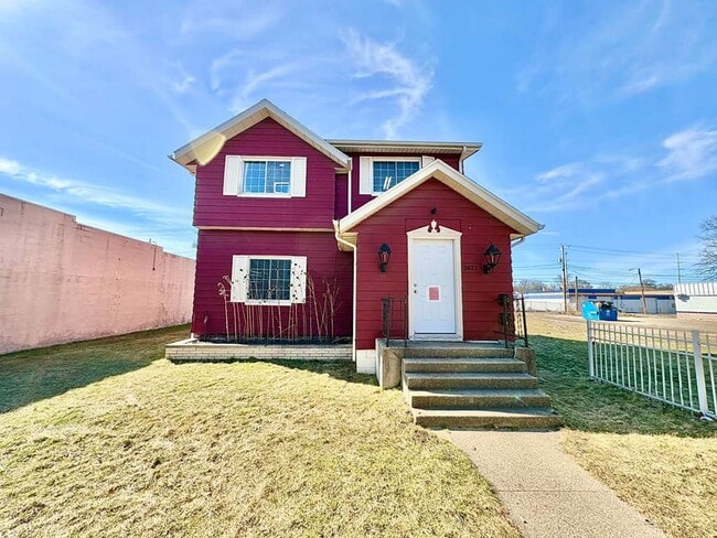 Building Photo - 2621 S Michigan St