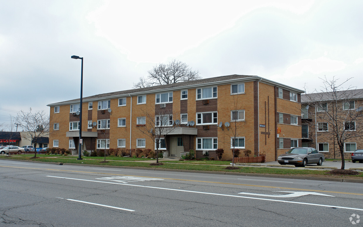 Building Photo - 7858 S Rutherford Ave