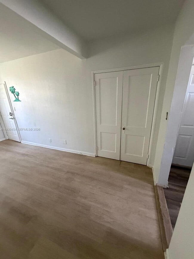 Building Photo - 319 Tyler St