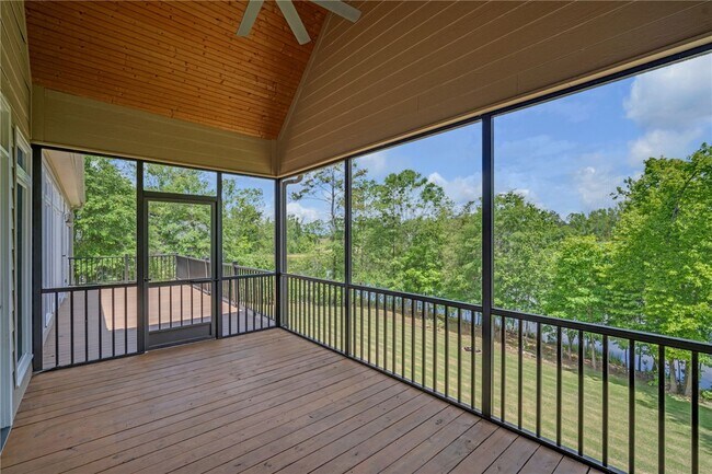 Building Photo - 137 Crawford Lake Dr