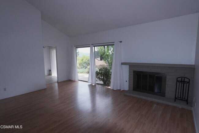 Foto del edificio - 157 Conifer Cir