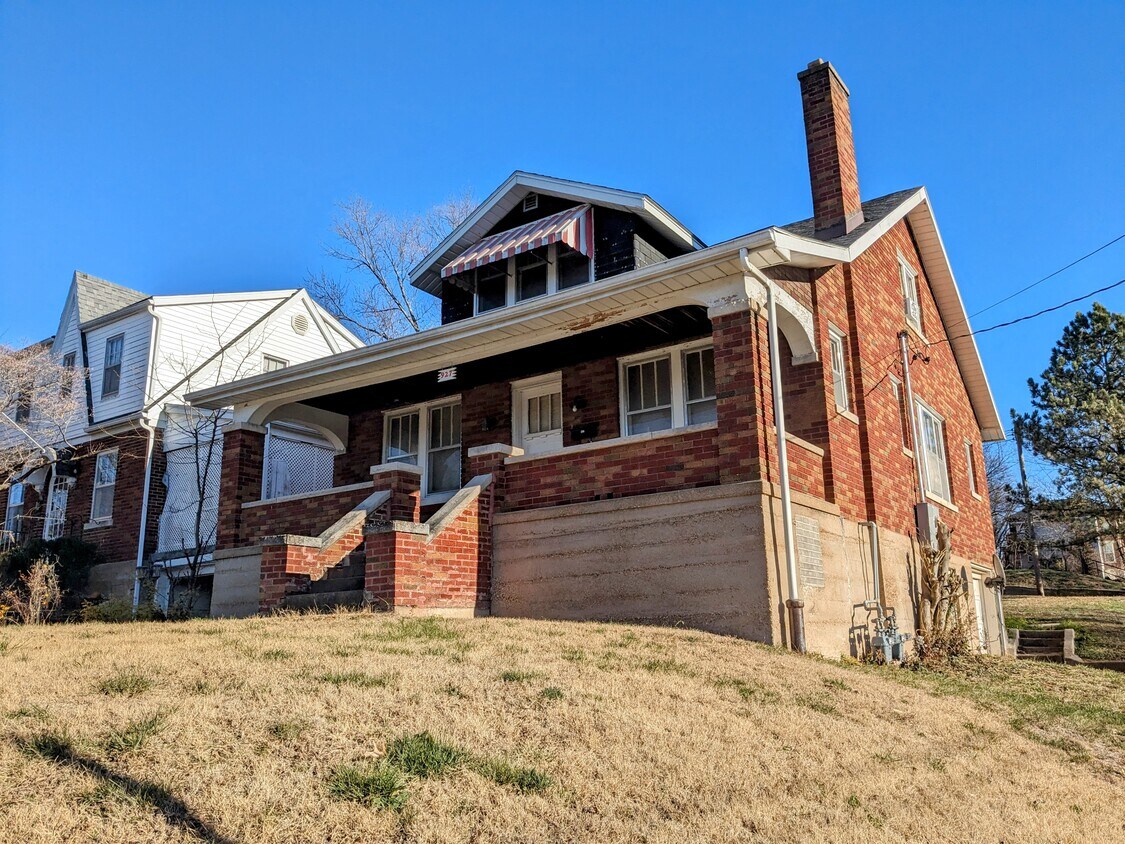 Primary Photo - 927 Washington St