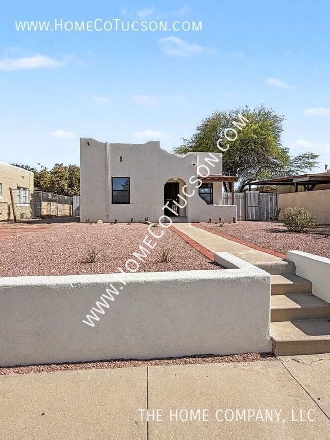 Photo - 1812 E 9th St House